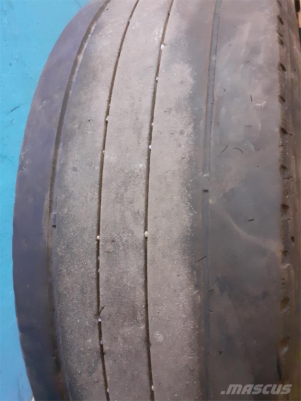  19.5 285/70R19.5 Tyres, wheels and rims
