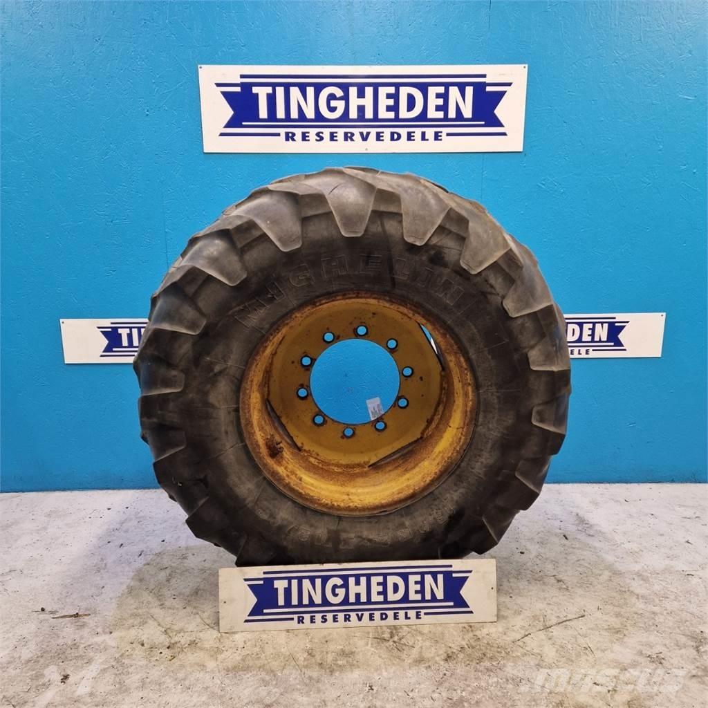  24 16.9R24 Tyres, wheels and rims