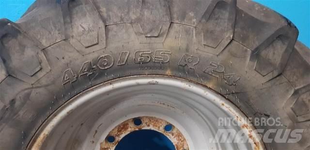  24 440/65R24 Tyres, wheels and rims