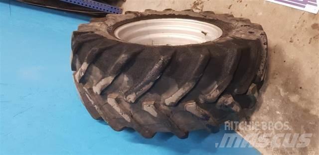  24 440/65R24 Tyres, wheels and rims