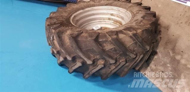  24 440/65R24 Tyres, wheels and rims