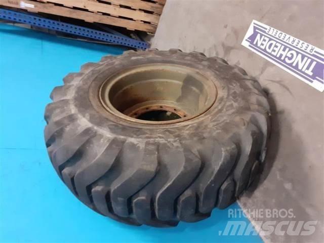  25 20.5-25 Tyres, wheels and rims