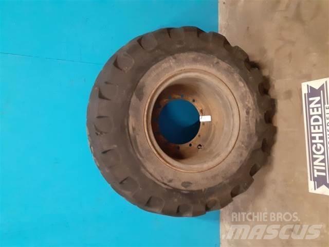  25 20.5-25 Tyres, wheels and rims
