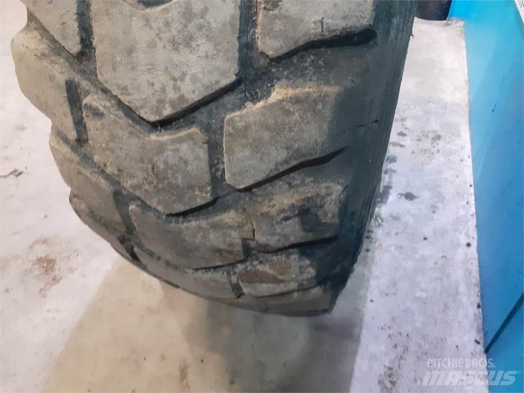  25 20.5R25 Tyres, wheels and rims