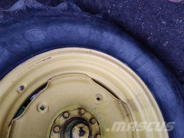  26 16.9R26 Tyres, wheels and rims