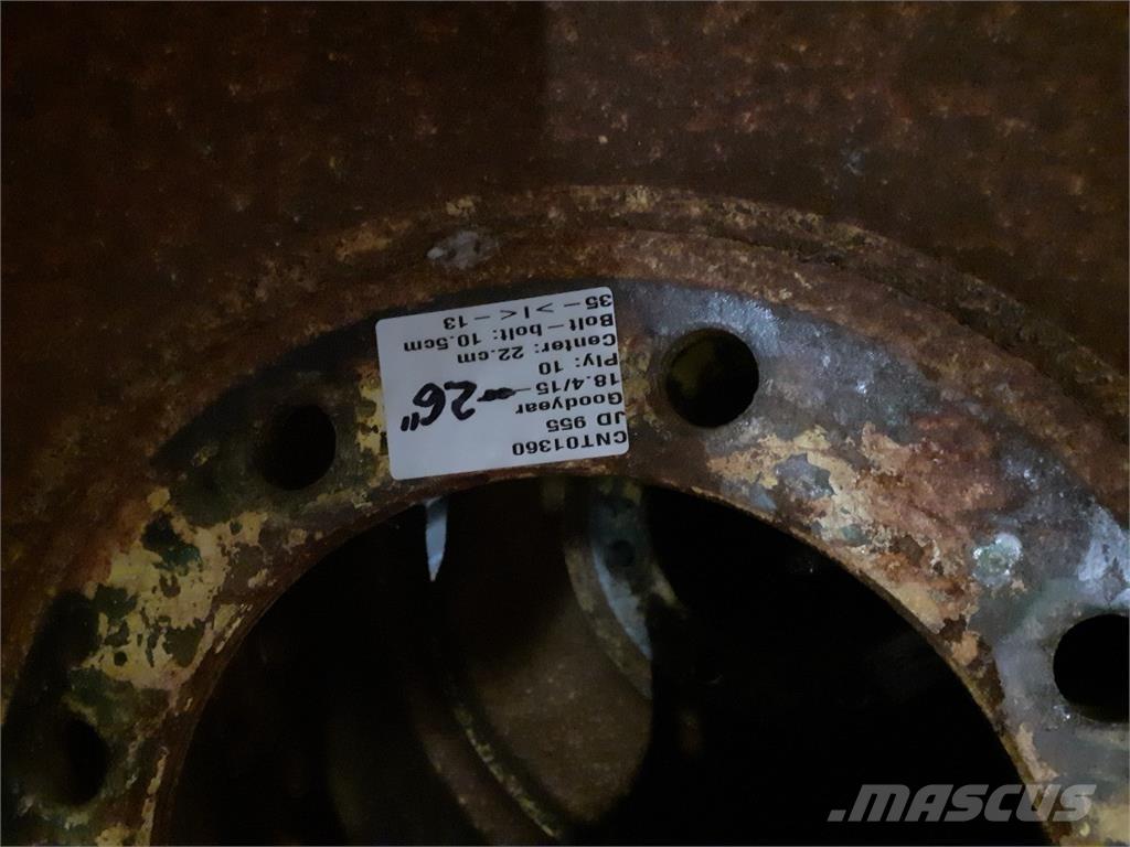  26 18.4/15-26 Tyres, wheels and rims