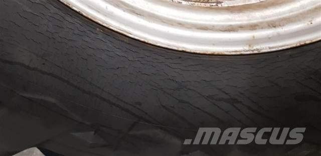  30 18.4-30 Tyres, wheels and rims