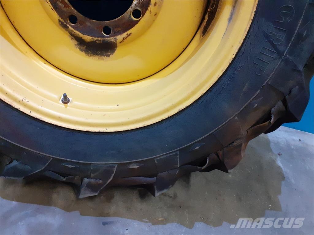  30 18.4-30 Tyres, wheels and rims