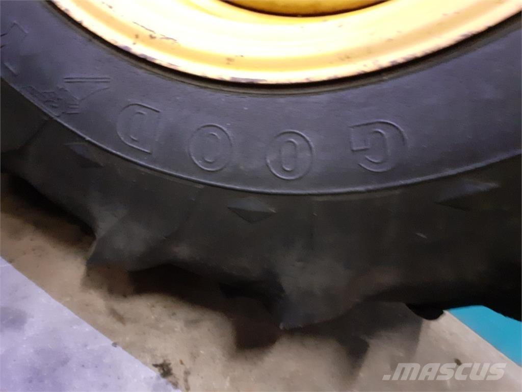  30 18.4-30 Tyres, wheels and rims
