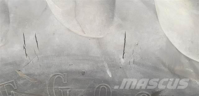  32 24.5-32 Tyres, wheels and rims