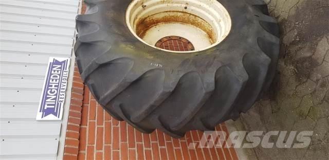  32 24.5-32 Tyres, wheels and rims
