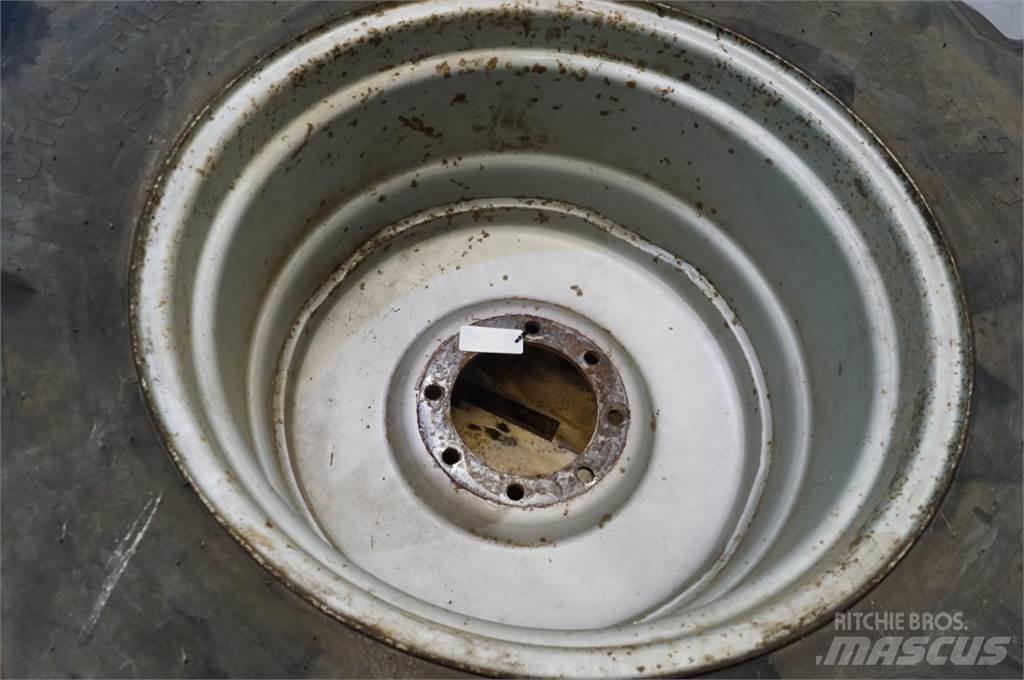  32 24.5-32 Tyres, wheels and rims