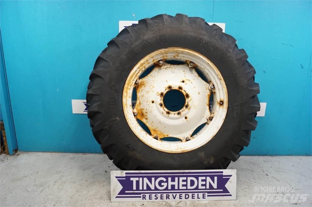 38 18.4-38 Tyres, wheels and rims