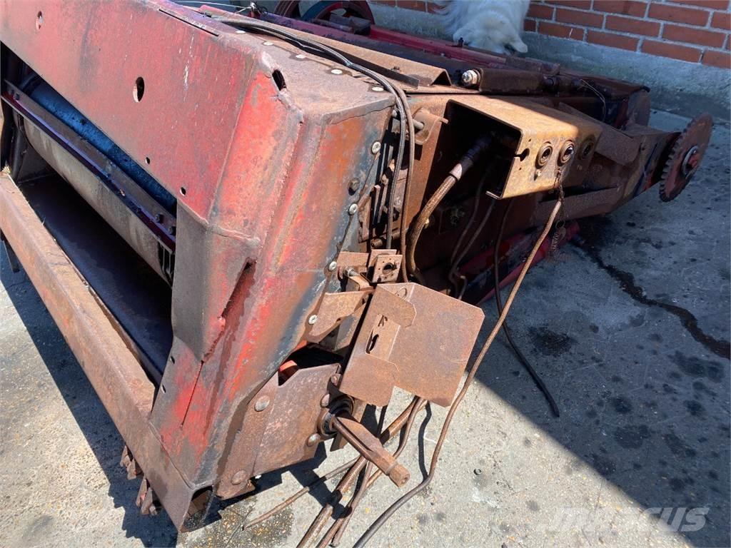 CASE 1680 Combine harvester accessories