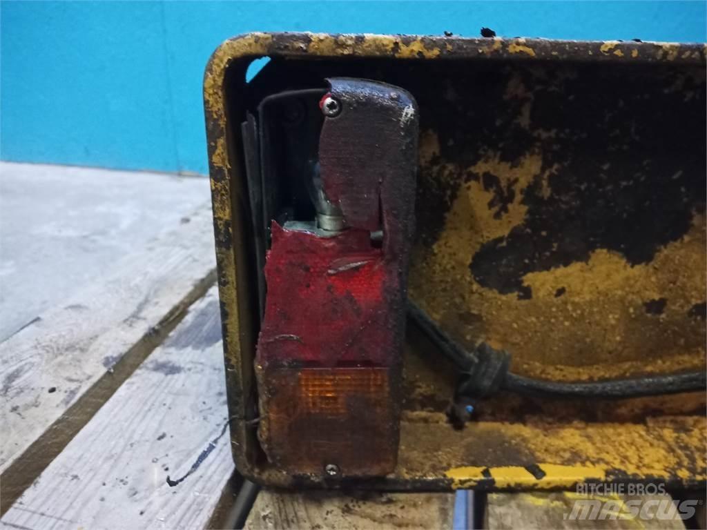 CASE 595 Screening buckets