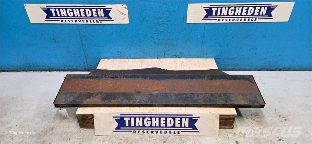 CASE 8010 Sand and salt spreaders