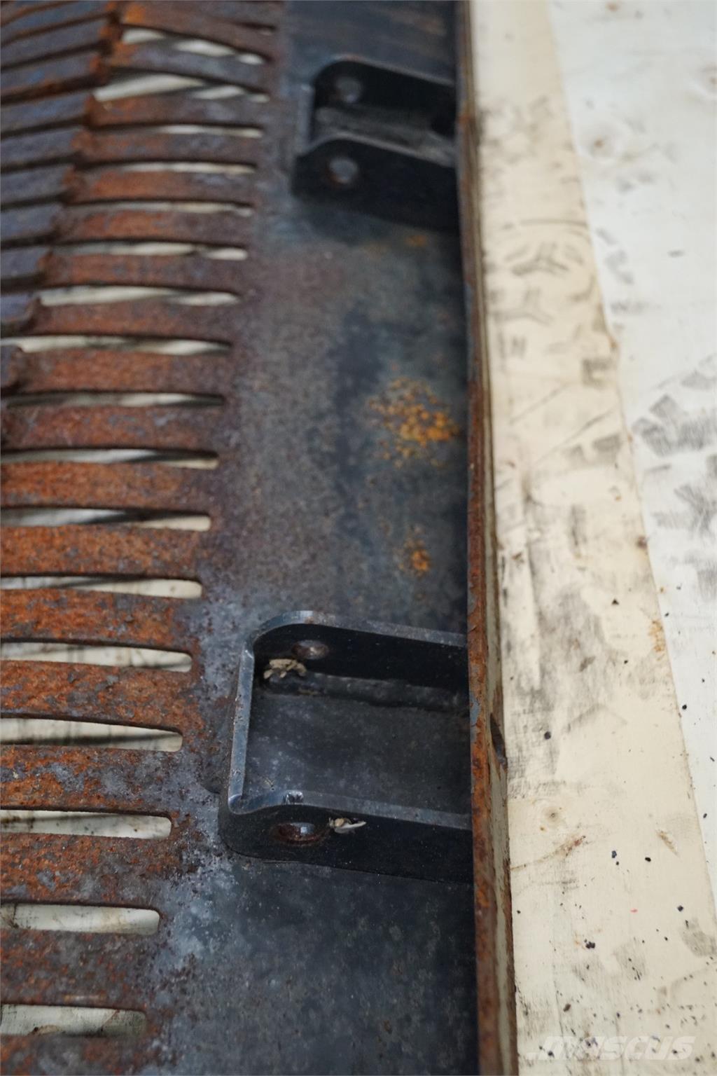 CASE 9120 Combine harvester accessories