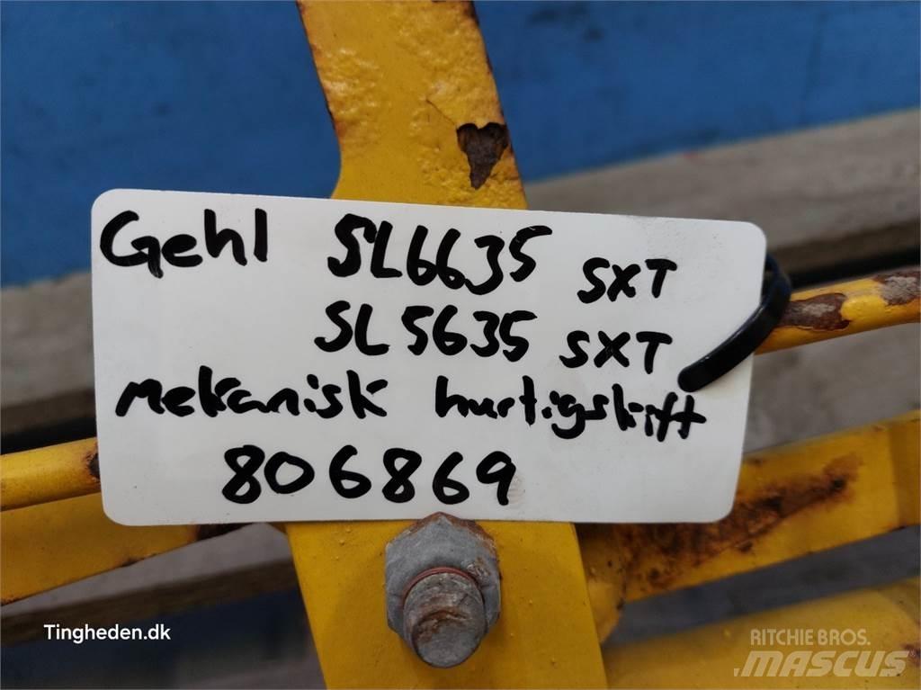 Gehl SL6635 Quick connectors