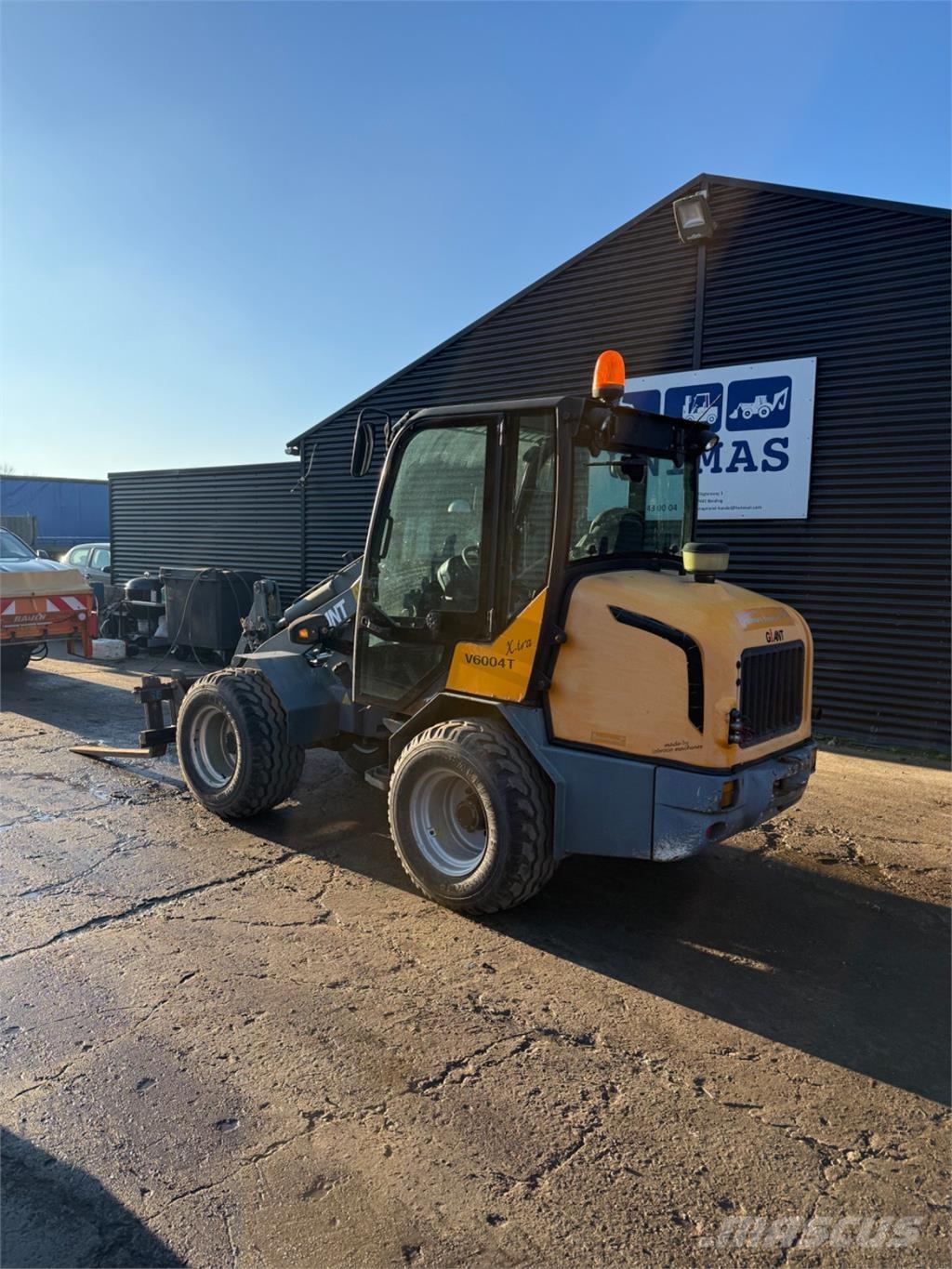 GiANT V6004 T Mini loaders