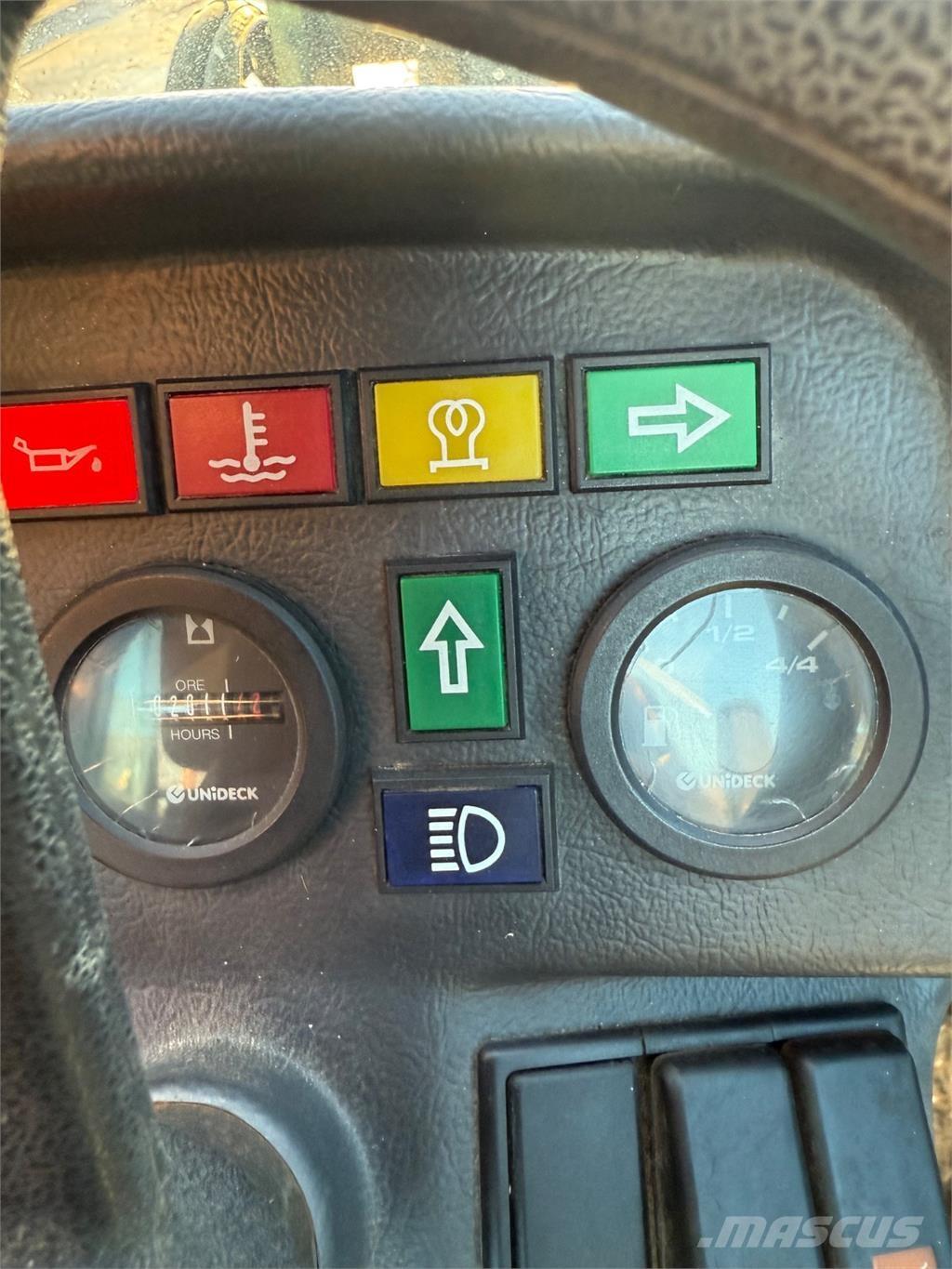 GiANT V6004 T Mini loaders