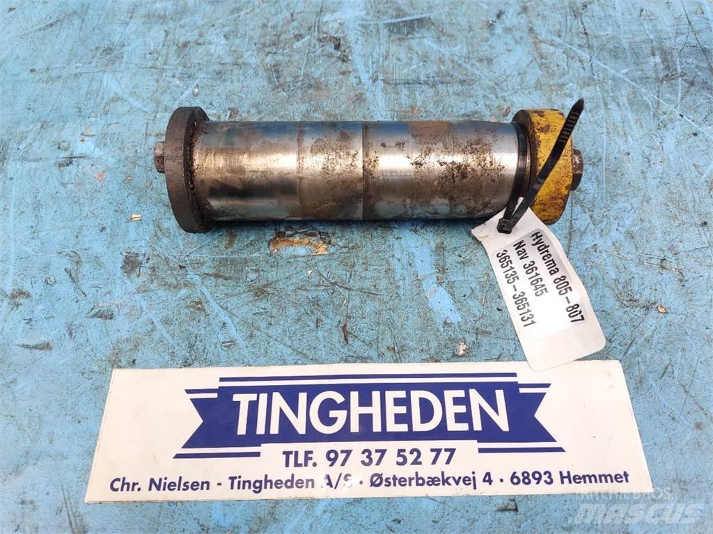 Hydrema 805 Booms and arms