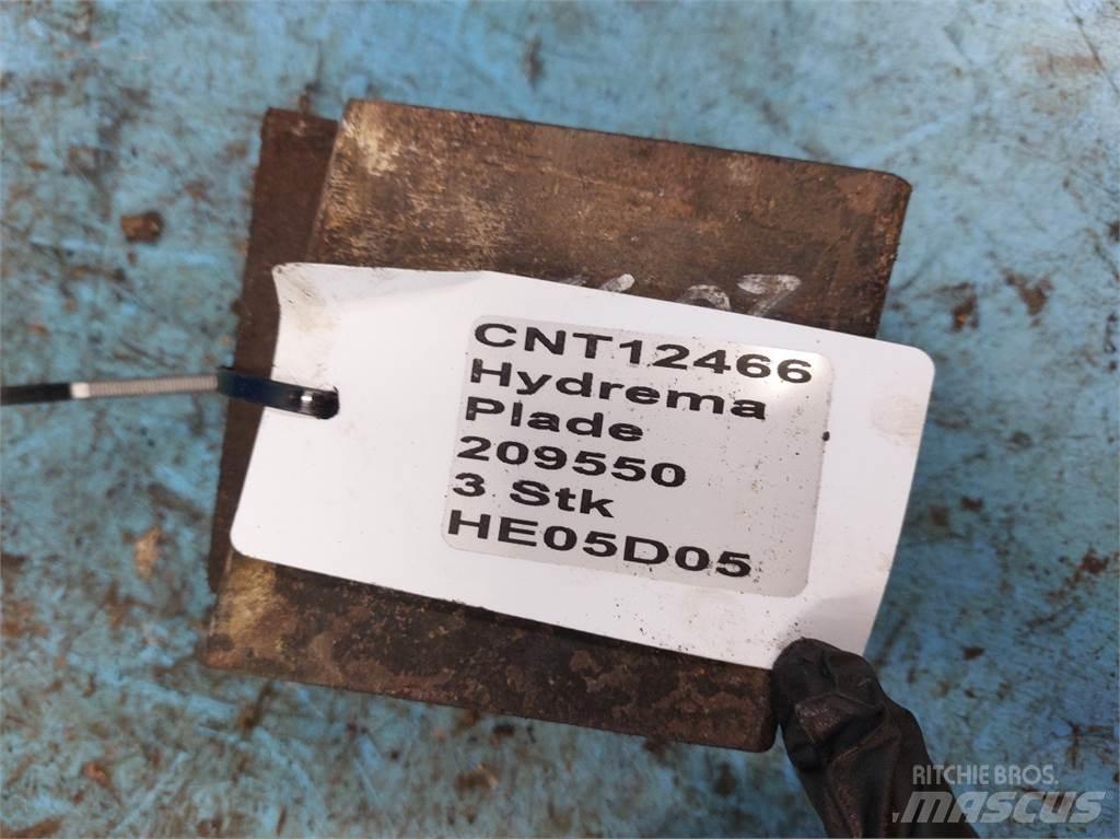 Hydrema 906 Booms and arms