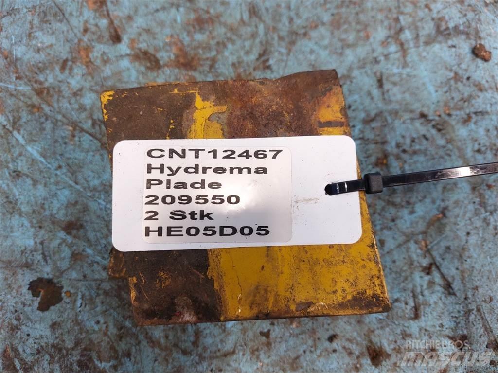 Hydrema 906 Booms and arms
