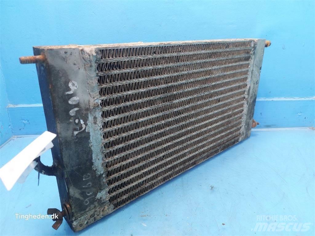 Hydrema 906 Radiators