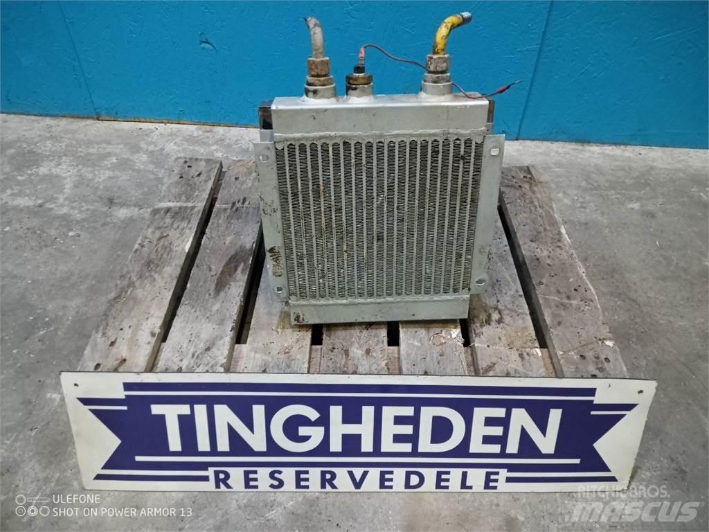 Hydrema 906A Radiators