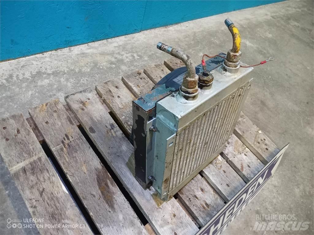 Hydrema 906A Radiators