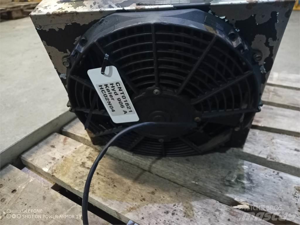 Hydrema 906A Radiators