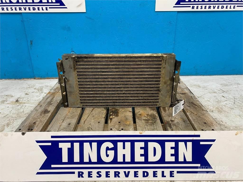 Hydrema 906B Radiators