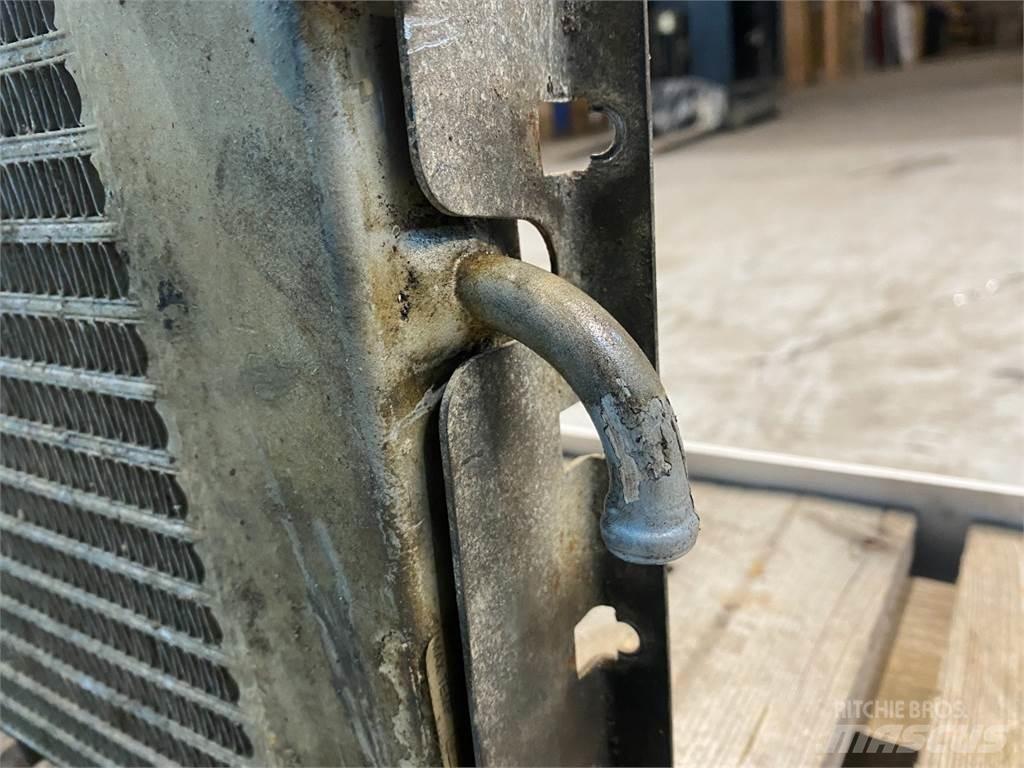 Hydrema 906B Radiators