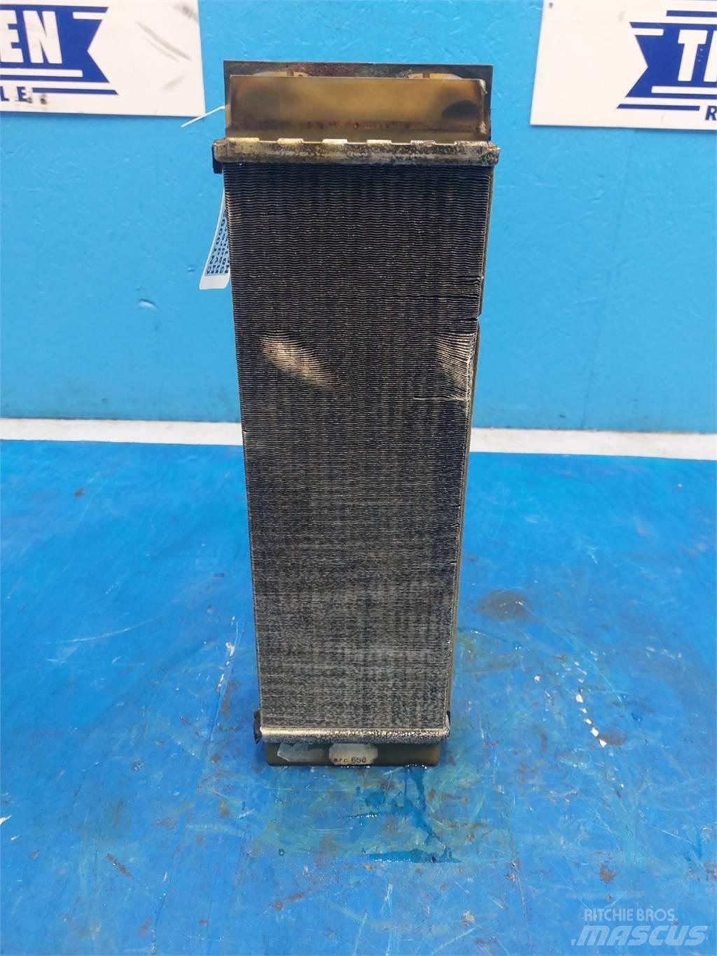 Hydrema 906B Radiators