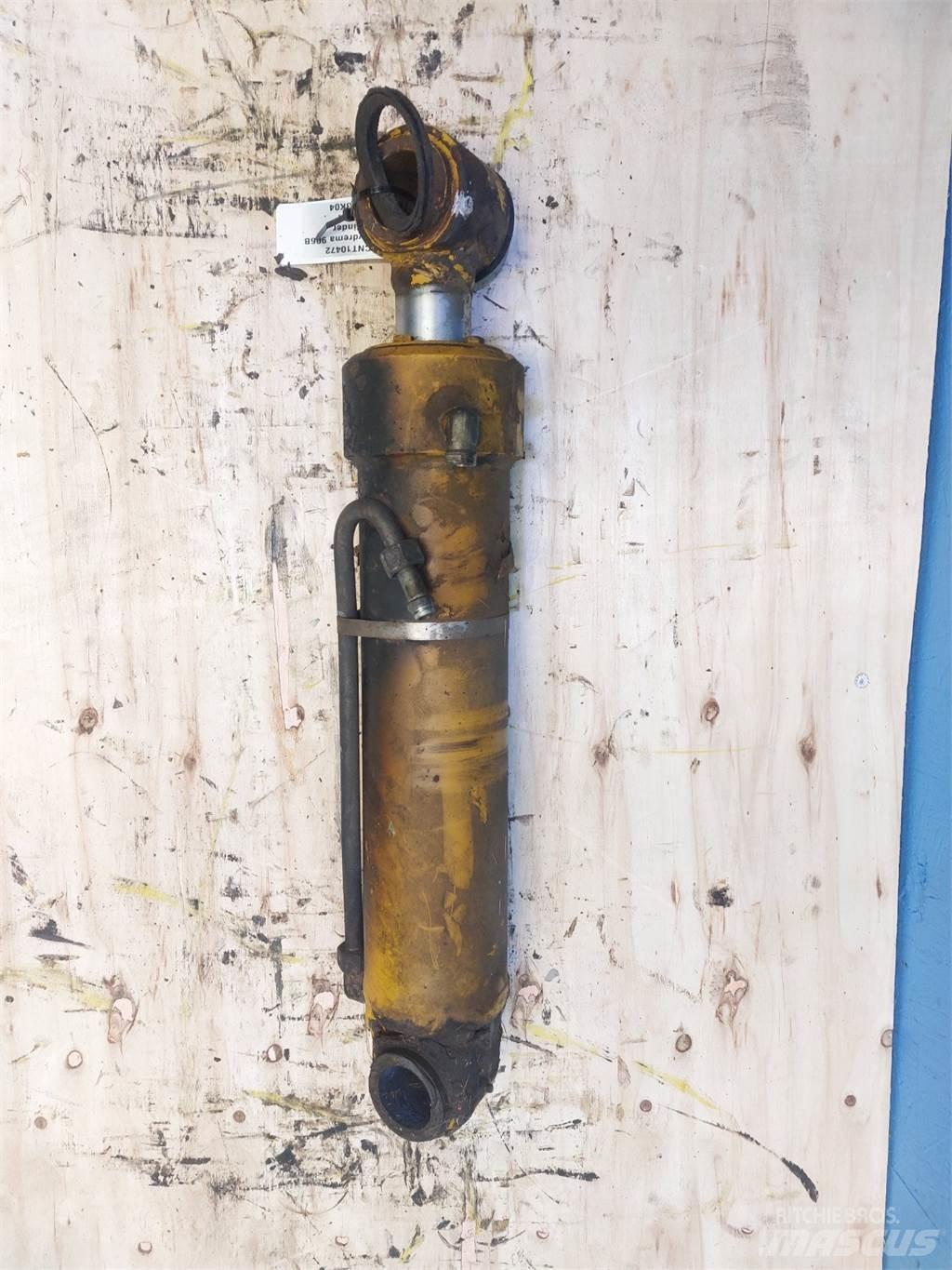 Hydrema 906B Booms and arms