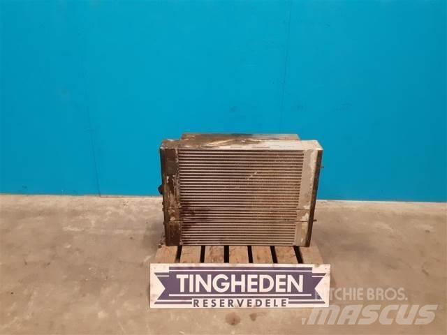 Hydrema 906C Radiators