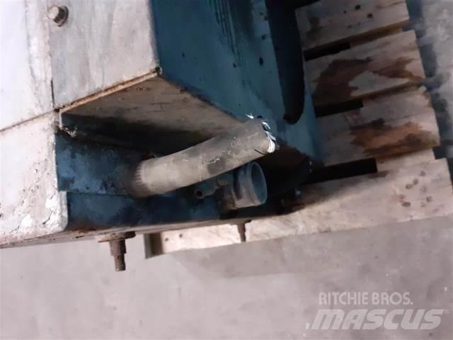 Hydrema 906C Radiators