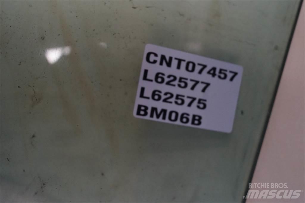 John Deere 4240 Cabins and interior
