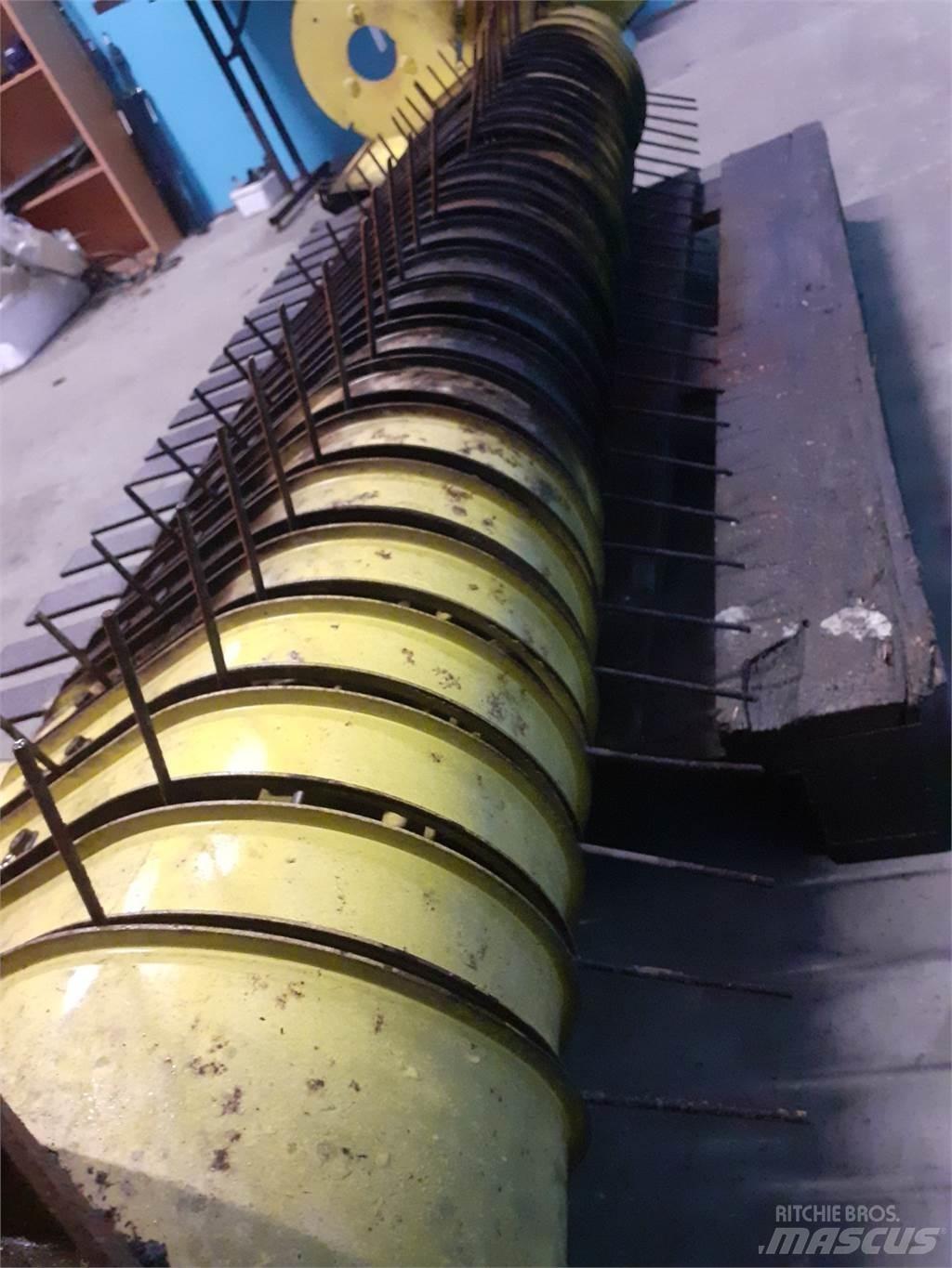 John Deere 590 Farm machinery