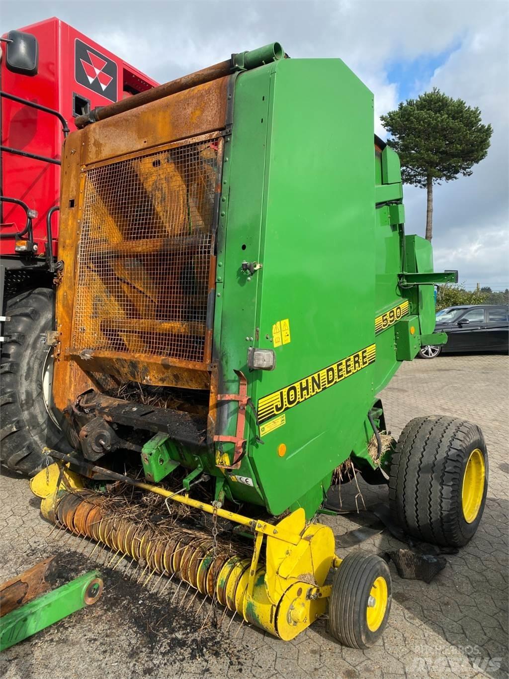 John Deere 590 Round balers