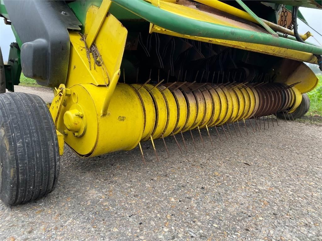 John Deere 592 Round balers