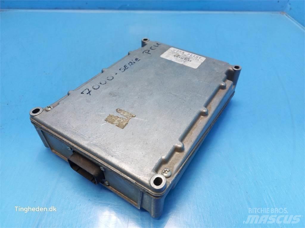John Deere 7600 Electronics