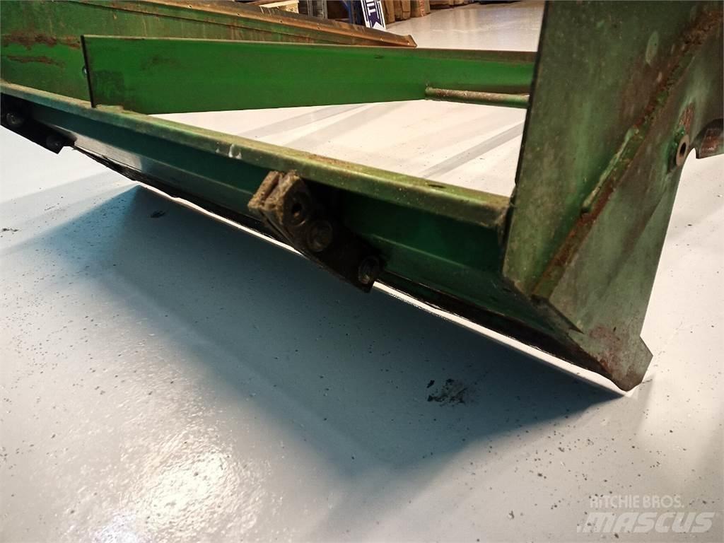 John Deere 9540 Sand and salt spreaders