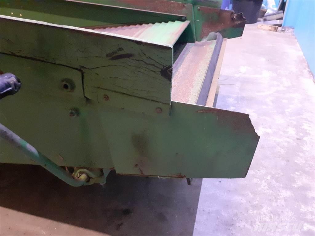 John Deere 955 Sand and salt spreaders