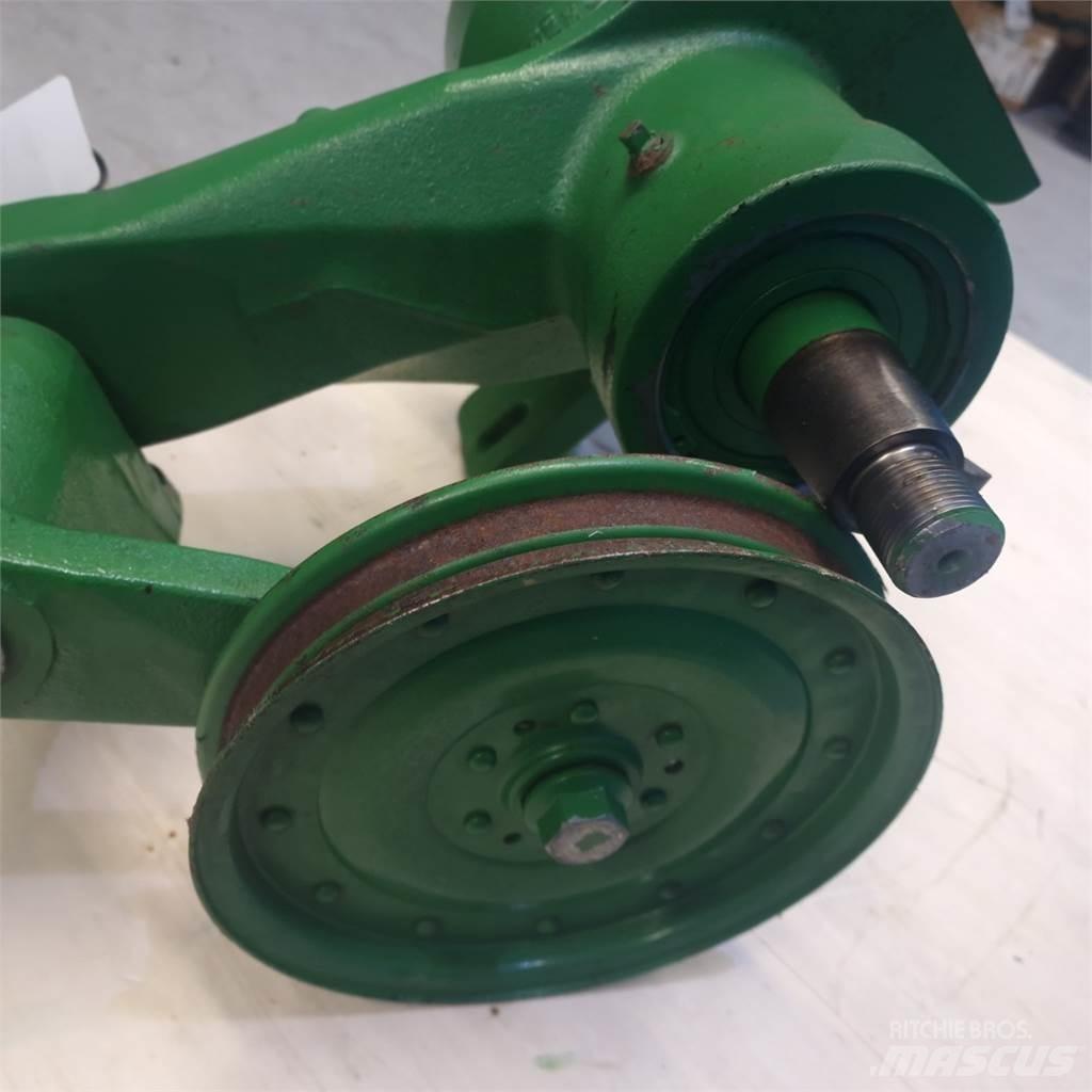 John Deere S670 Farm machinery