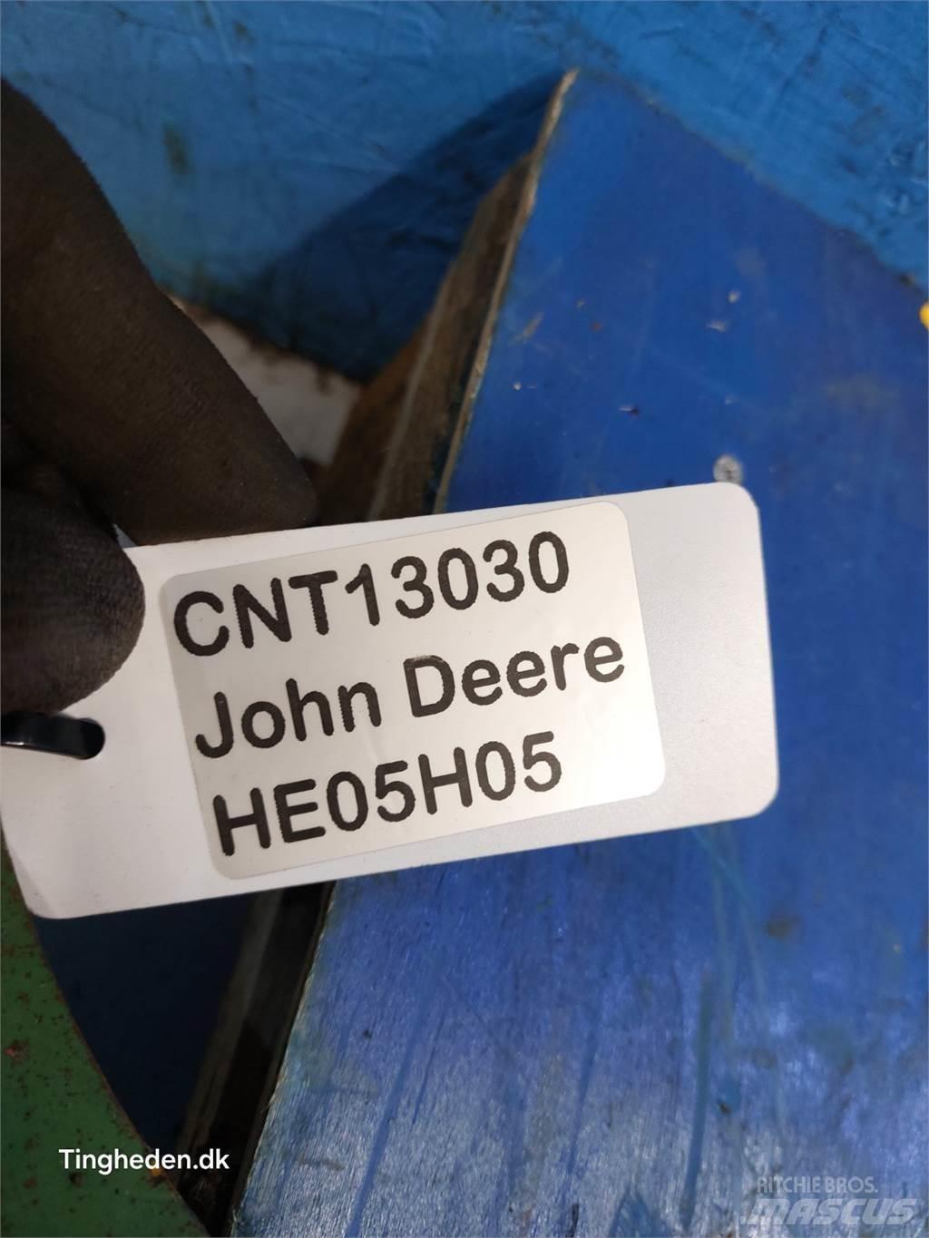 John Deere S670 Sand and salt spreaders