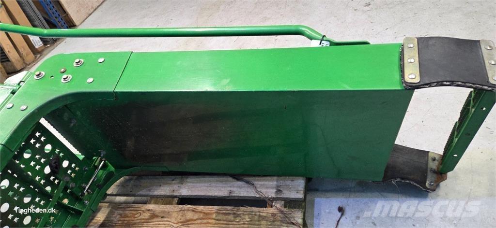 John Deere S690 Farm machinery