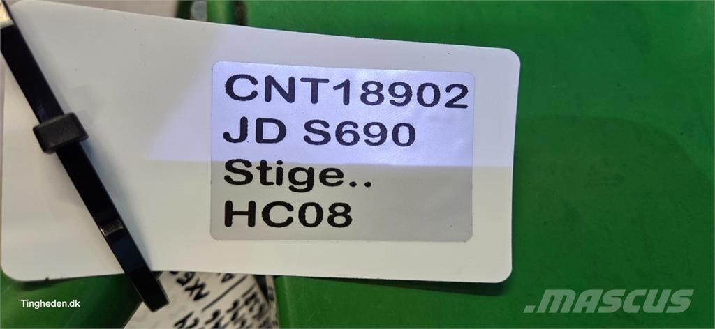 John Deere S690 Farm machinery