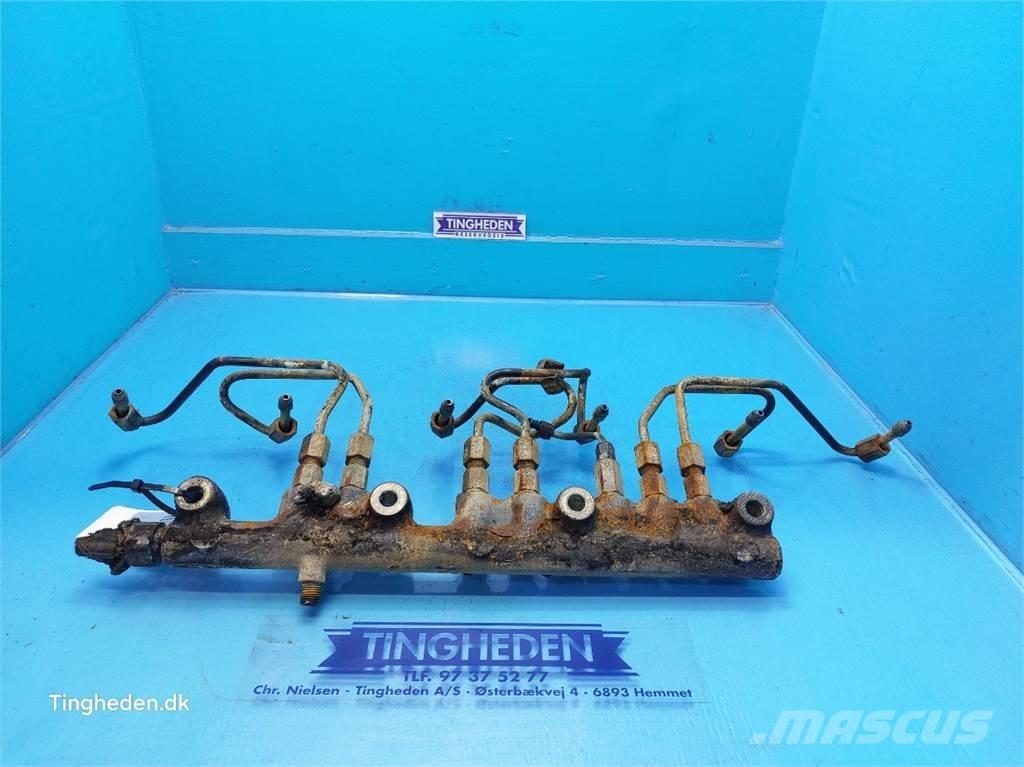 John Deere T660I Engines