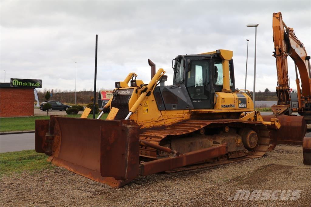 Komatsu D65PX-15 Crawler dozers